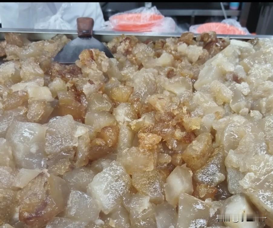 昨天给媳妇捎的熟食品小蜜蜂焖子，媳妇说总觉得不如以前好吃，好像加了醋，那我倒是没