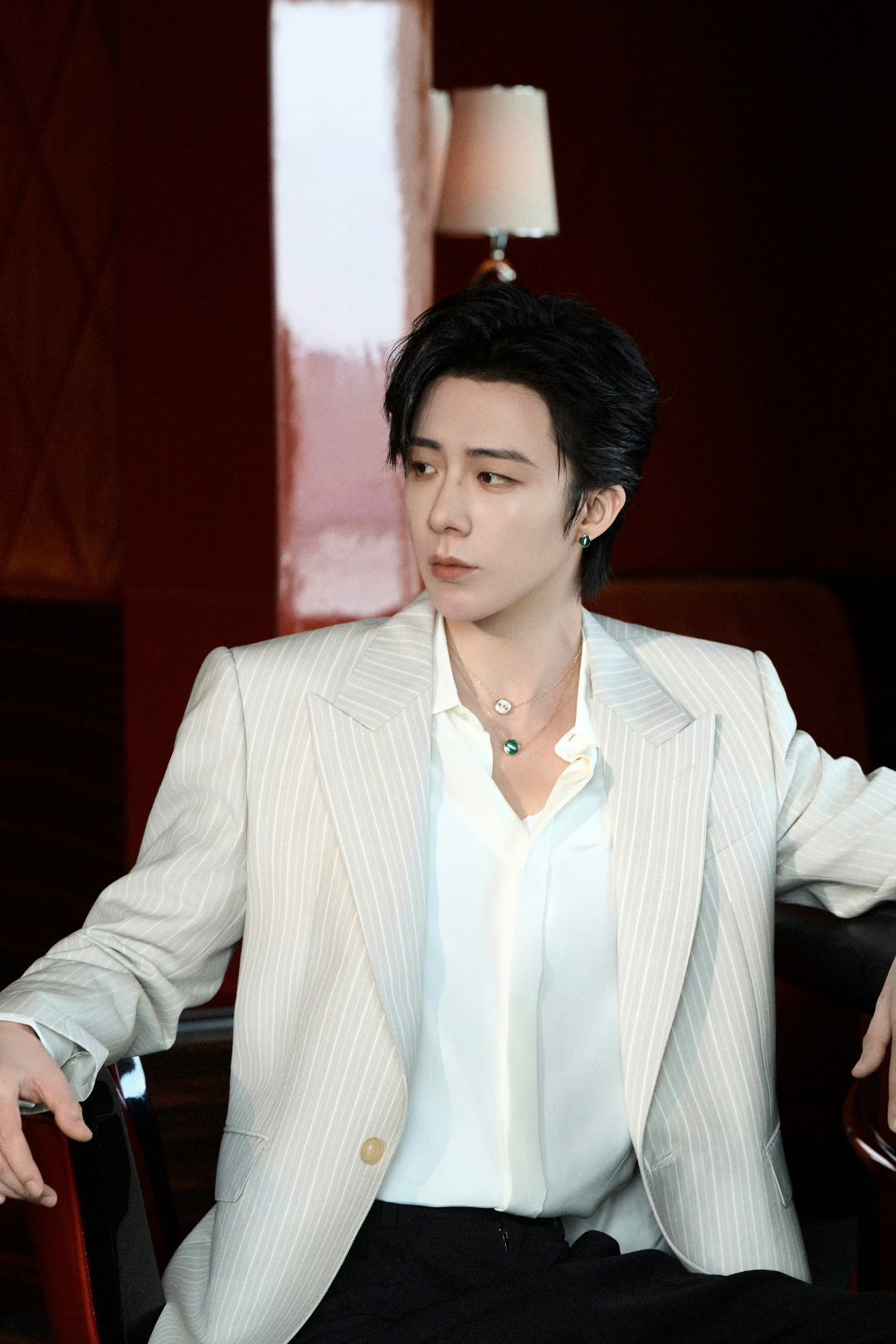 他能演能唱，在很多作品中证明了他的扛剧能力与OST号召力他本人业务能力强，谦逊，