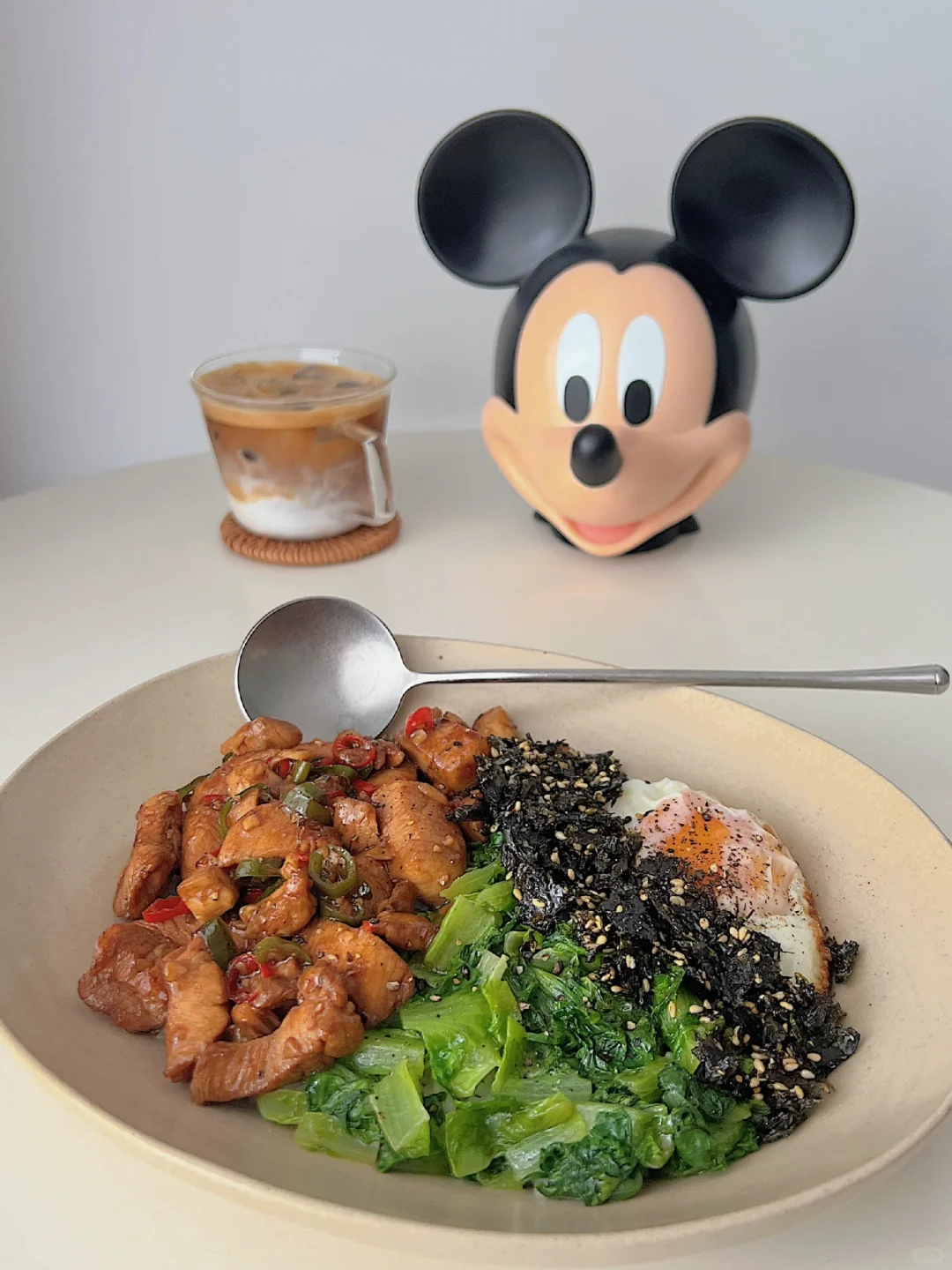 普通人的减脂餐-鸡胸肉生菜盖饭🍱