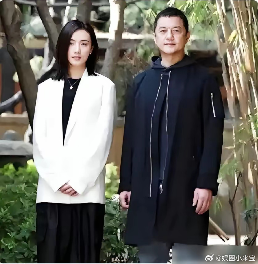 李亚鹏和海哈金喜，又带女儿出门了。脸上没有滤镜，生活也没有剧本。2023年11月