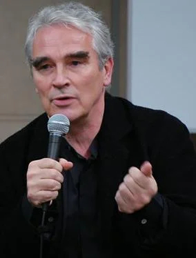 英国策展人、制片人及电影编辑西蒙·菲尔德（Simon Field）去世。生于19