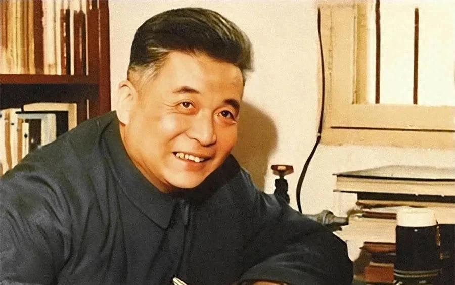 邓稼先为中国两弹事业默默奉献三十年，临终嘱托：不能让我们落后于世界太多，你知道他