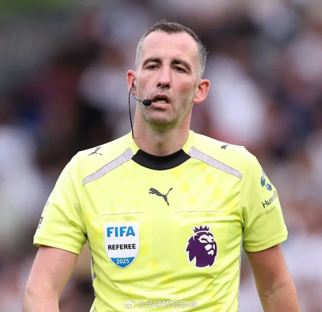 官方：卡瓦纳将执法阿森纳客战布莱顿的比赛，VAR裁判是萨利斯伯里。上赛季对布莱顿