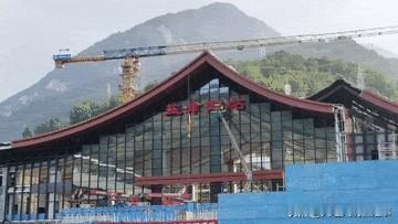 渝昆高铁昭通境内建设获重大进展！7月1日，彝良北站挂牌；7月11日，昭通东站挂牌