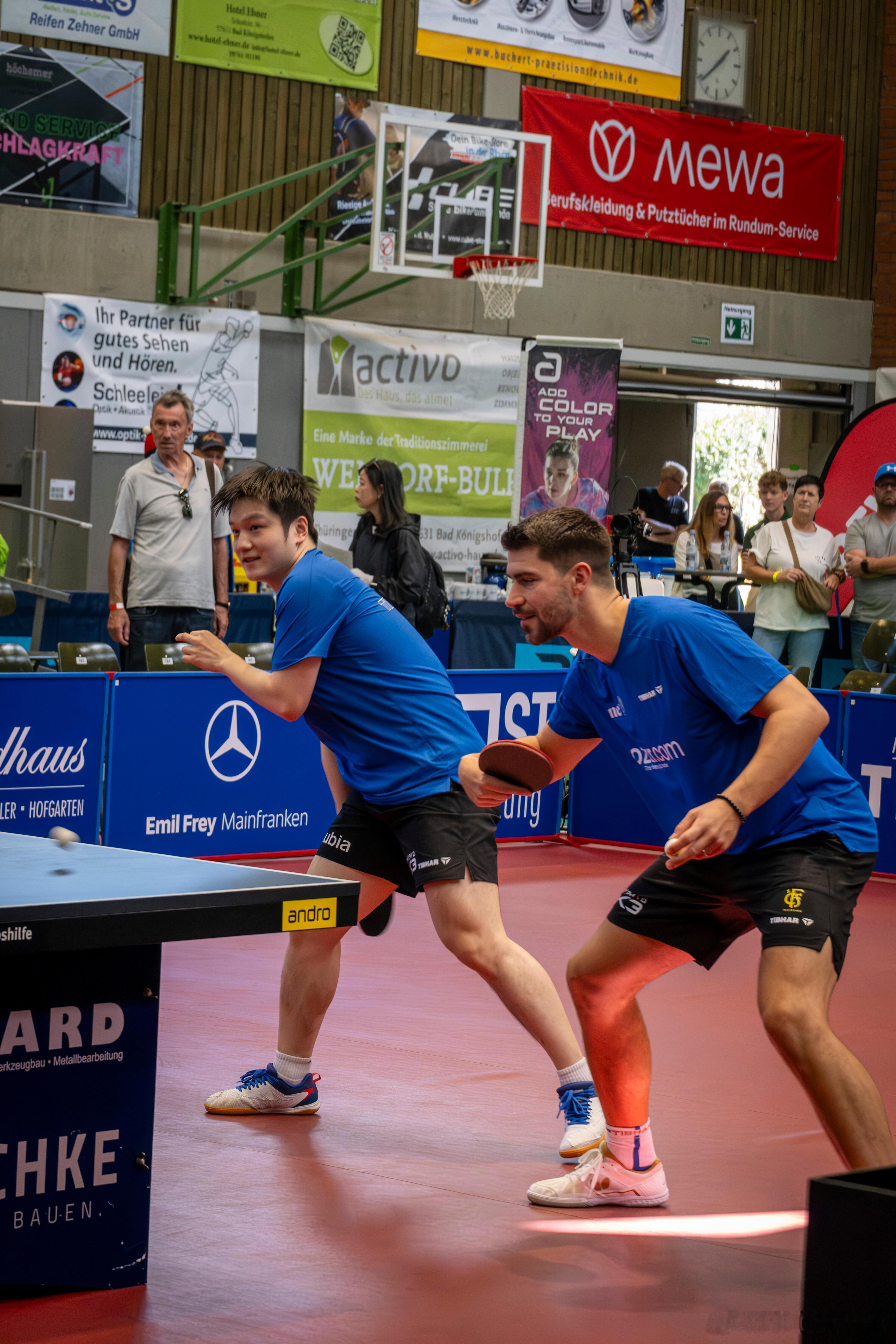 东东 小弗这一刻像极了刚放学的小学生“阳光  放松  欢乐” ​​​