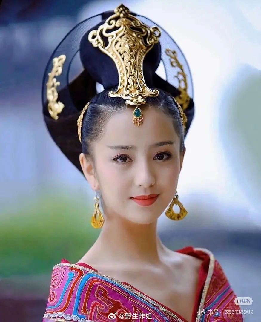 佟丽娅真的是原生脸、不男相不🐒系、脸型五官完美且有古韵、做表情不垮 