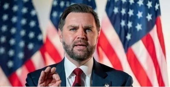 一个岛屿，两件“赎金”：揭秘美国如何用导弹和芯片，将台湾的未来明码标价

当特朗