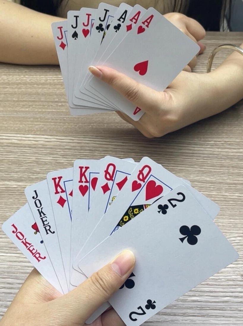 下面牌怎么出才不会输？
欢乐斗地主巧解残局。规则有连有带，最多3带1，也可以3不