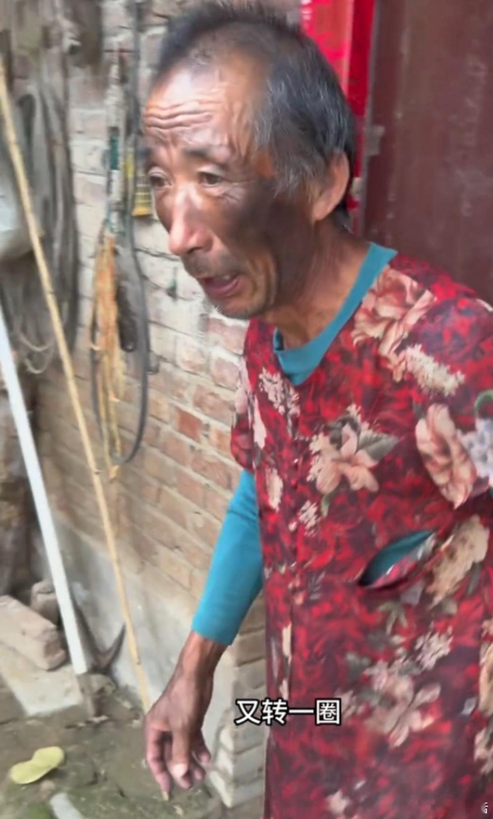 刷到个2025年堪称最强老大爷的视频，这“神级”做饭操作，简直是把奇葩行为艺术玩