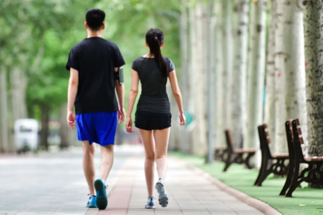 【每天快走15分钟死亡风险降19%   】习惯走路快的人赚到了   快走，可能是