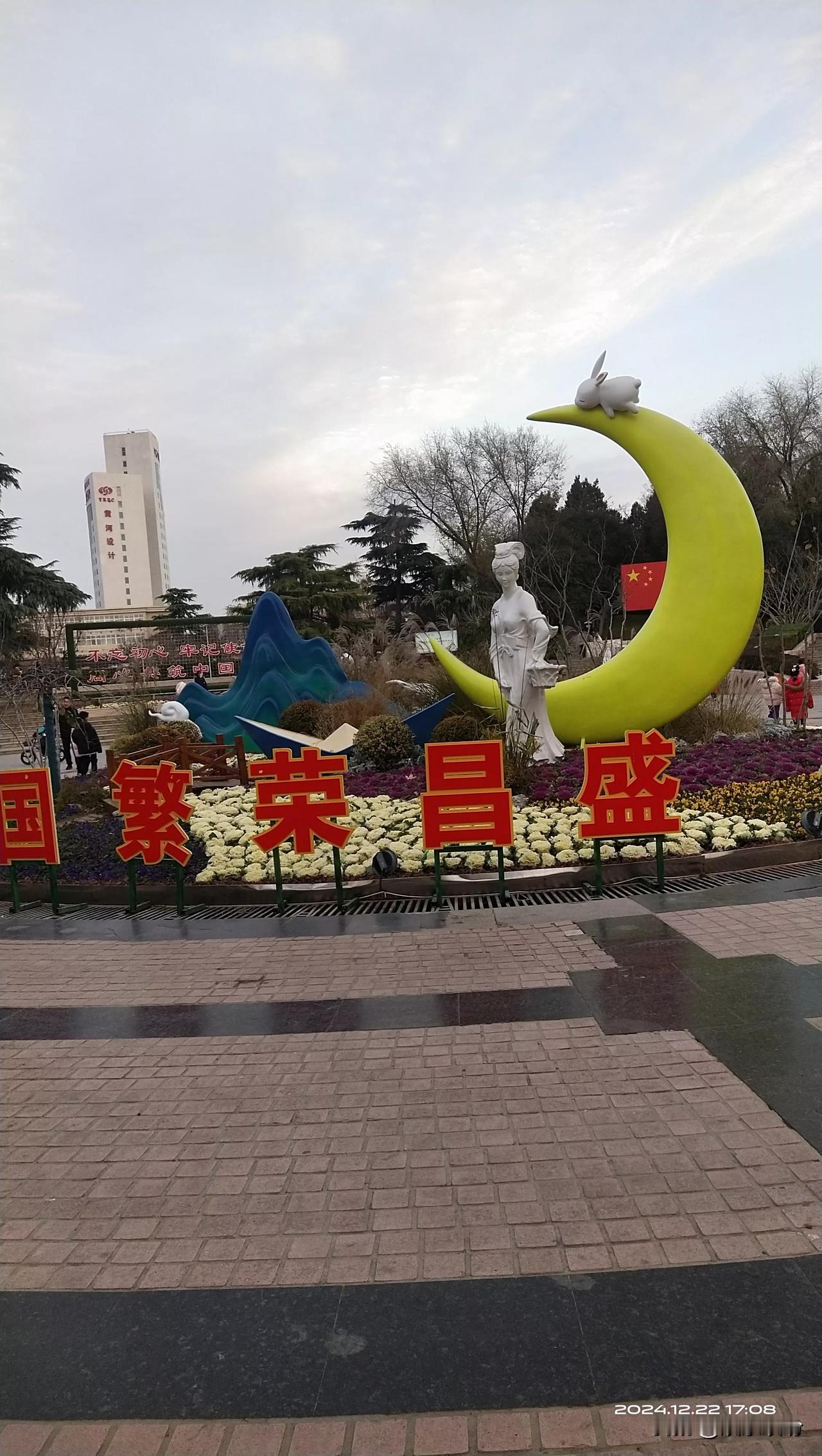 2025事事顺心，事业更上一层楼，家人身体健康，孩子学业有成！2025新年快乐