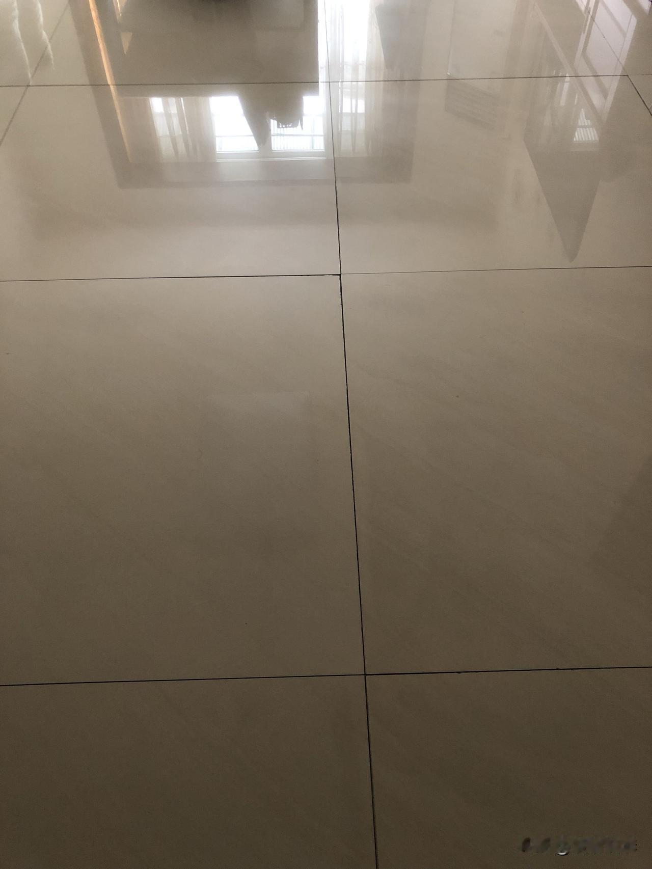 趁老公出差去了
我又偷着扔了不少东西

只要他在家，我就别想扔那些旧东西。
好几