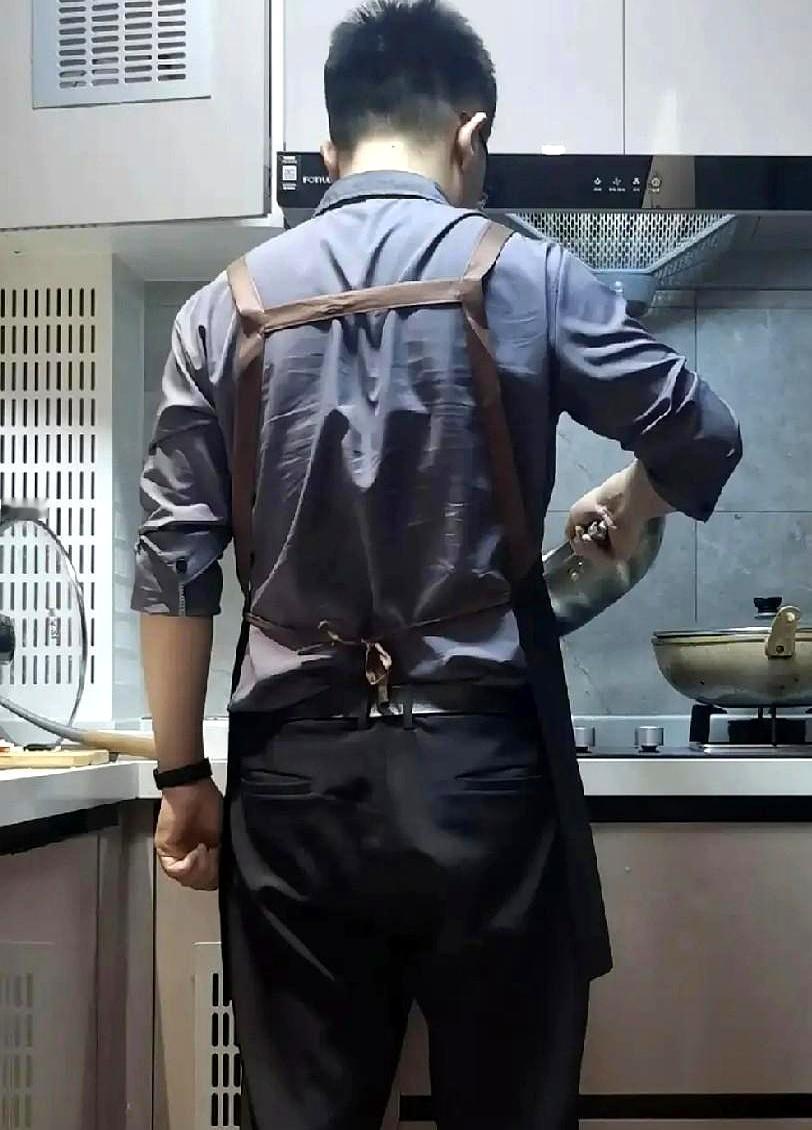 老丈人面前颠勺洗碗一条龙，回自家连面条碗堆三天发霉——这届女婿的"双面操作"，戳