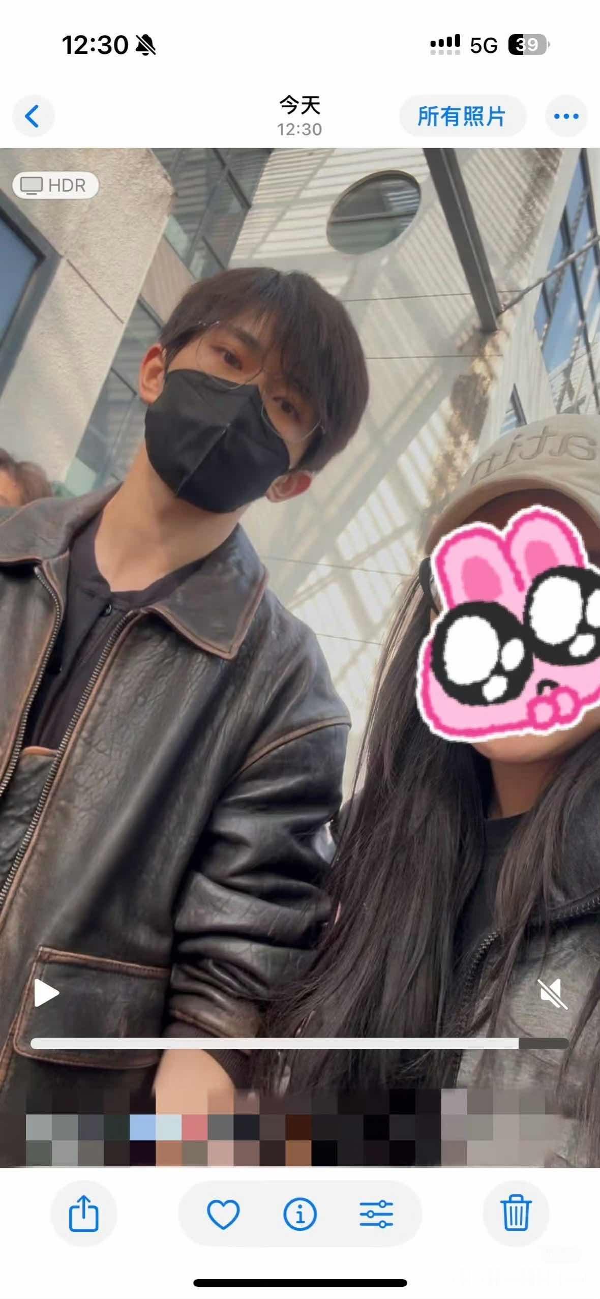 易烊千玺[超话]师哥可以合照吗易烊千玺就过来了问可以合照吗易烊千玺就过来了好羡慕