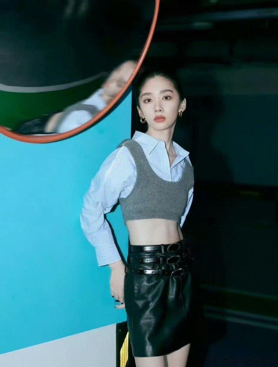 #王影璐说平时能站着就不坐着#王影璐原来能站着就不坐着啊，我和她真是完全相反，原