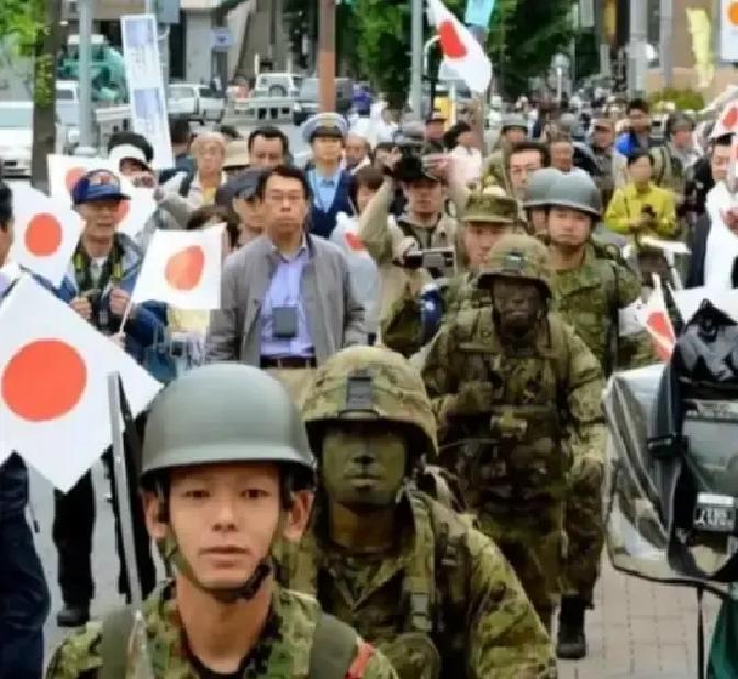 日本政府对华示硬，有以下几点原因。
 
1最近日本官员在台湾问题上频繁发声，还跟