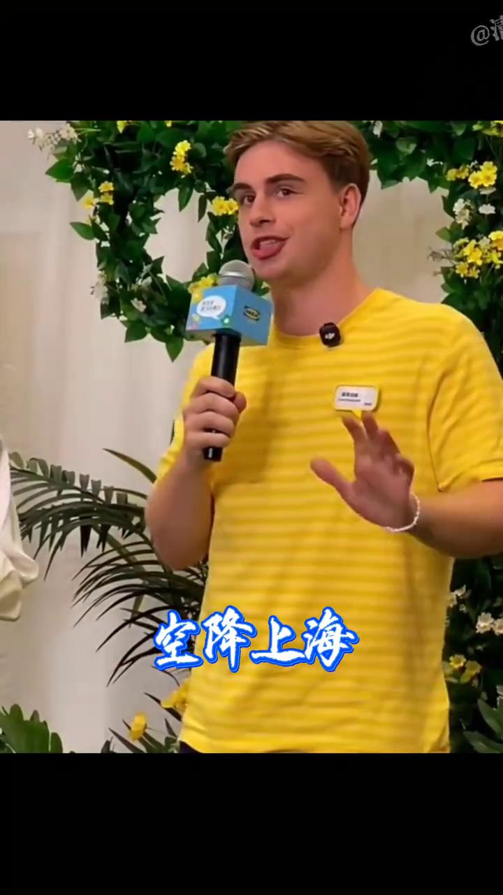 柠檬黄造型，小莫上海跳青蛙舞。
奥运副冠军小莫真是玩害了。今日莫雷高德空降上海线