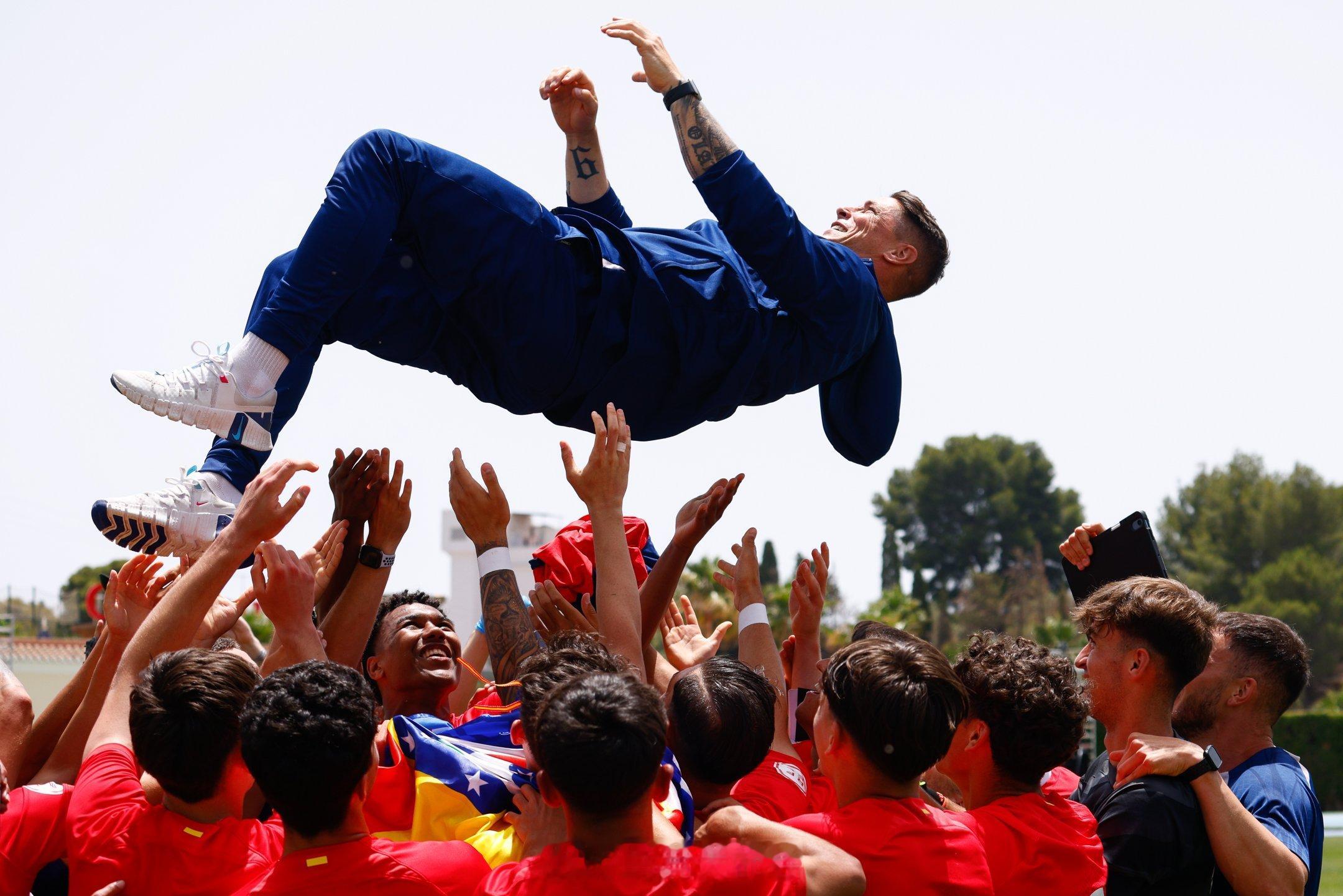 马竞青训梯队又是成绩斐然的一个赛季：JUVENIL A联赛杯赛双冠，获得联赛冠军