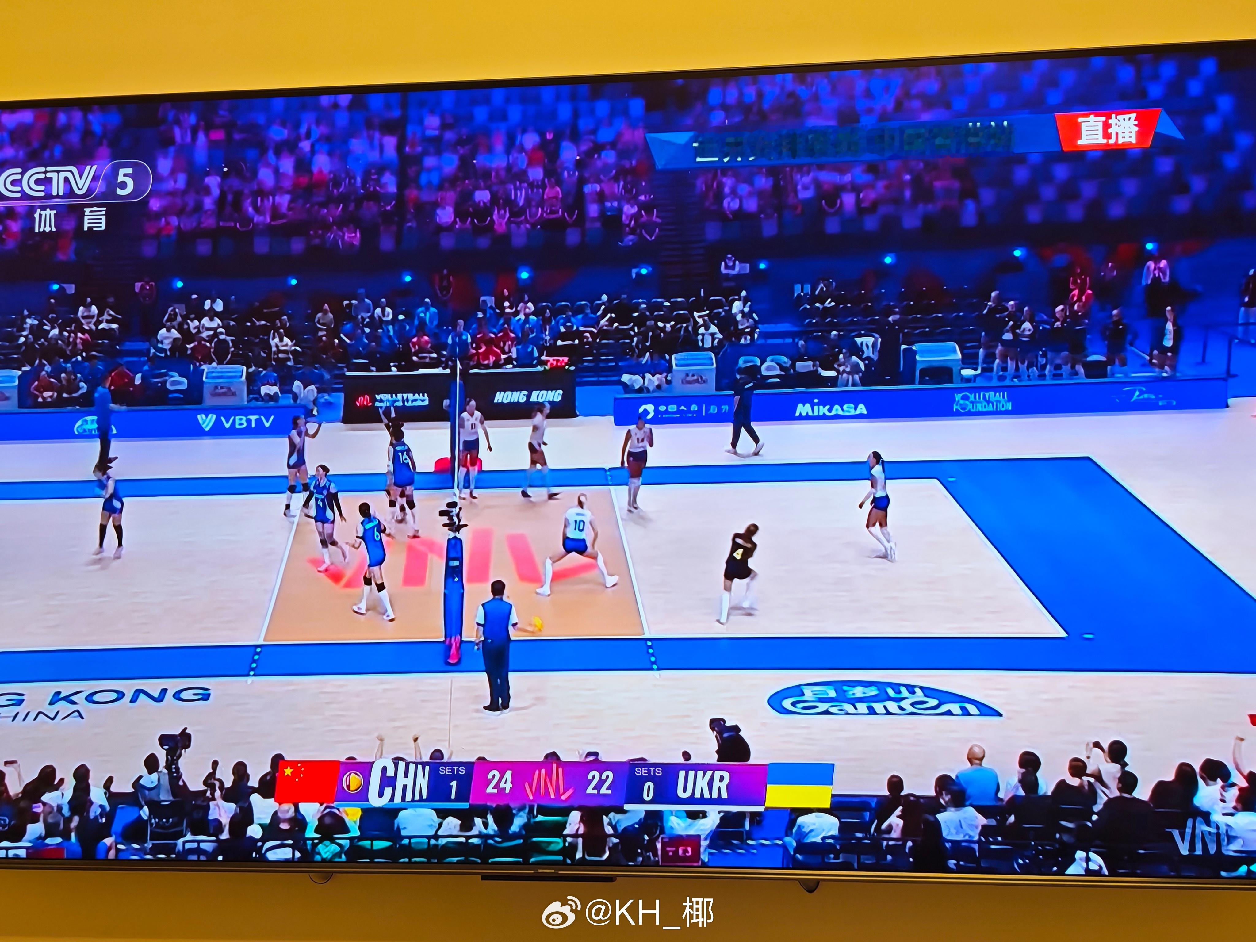 25-22拿下第二局，全程大部分时间落后情况下逆转，不容易不容易！中国女排vs乌