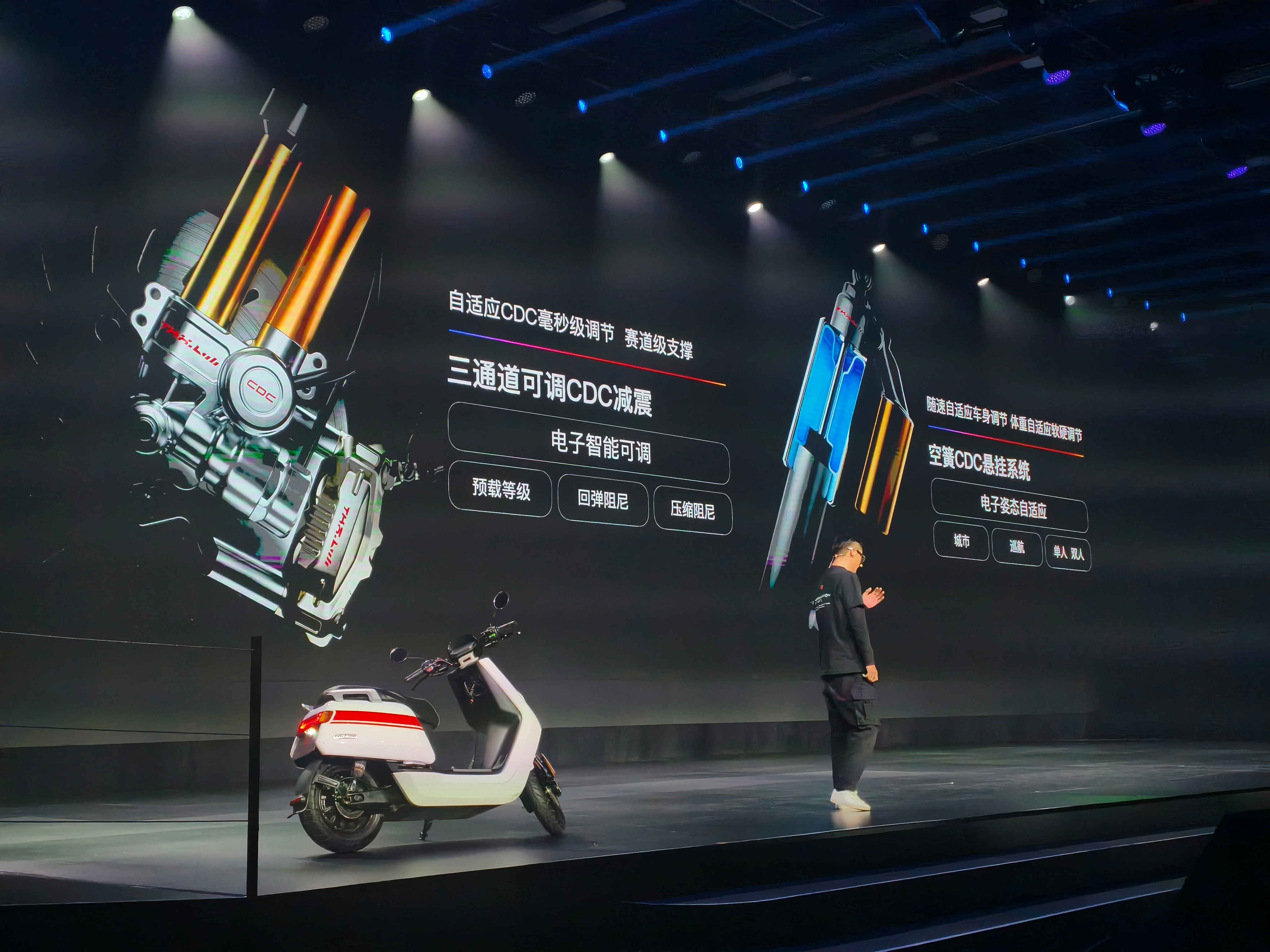 两轮电动都开始上CDC空悬了小牛电动