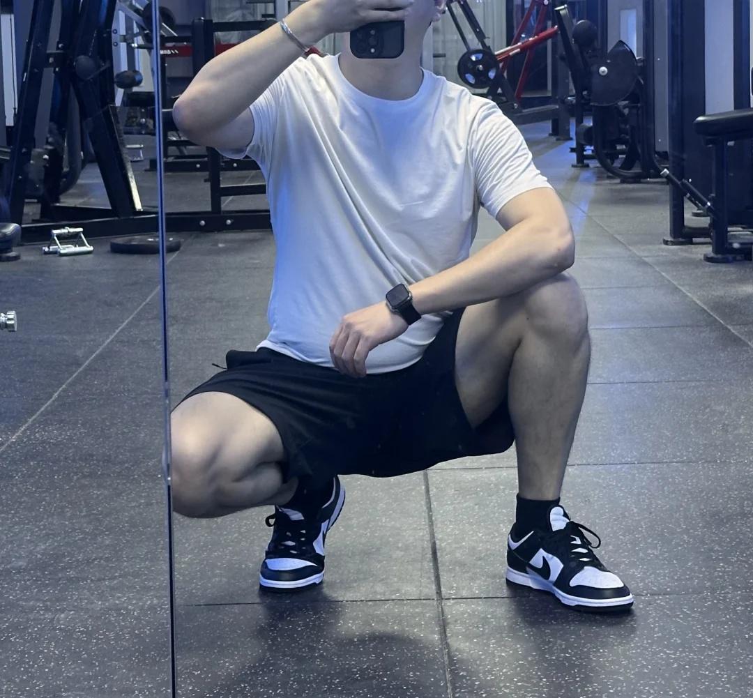 毫无痕迹🖤
见人不入健身野蛮其体魄 毫无训练痕迹的小菜鸡