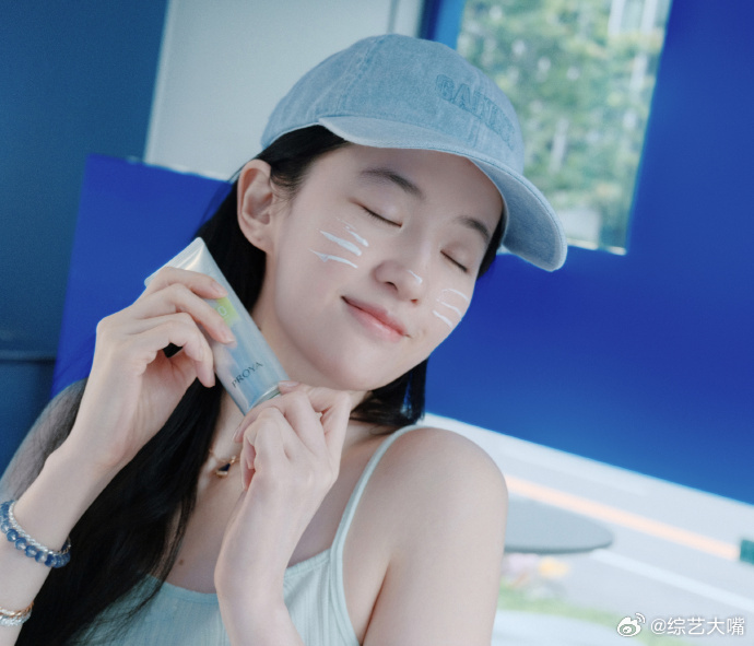 刘亦菲猫系美人刘亦菲不费力的美貌高级的美感贵在顺其自然，刘亦菲自带辨识度极强的猫
