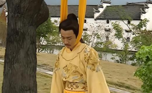 崇祯皇帝在煤山吊死后，尸体被人裹进破草席扔进浅坑，谁都以为他这一死就算了，可五年