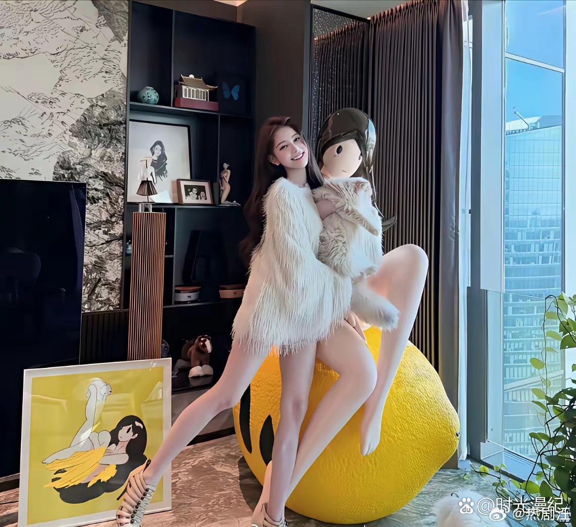 搞不懂黄晓明怎么想的。杨颖过去式了，这个叶珂也不差，为啥又找新女朋友了！ 