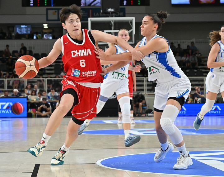 意大利女篮能跟美国女篮叫板，美国女篮仅以3分险胜，看来意大利女篮实力还是挺强的，