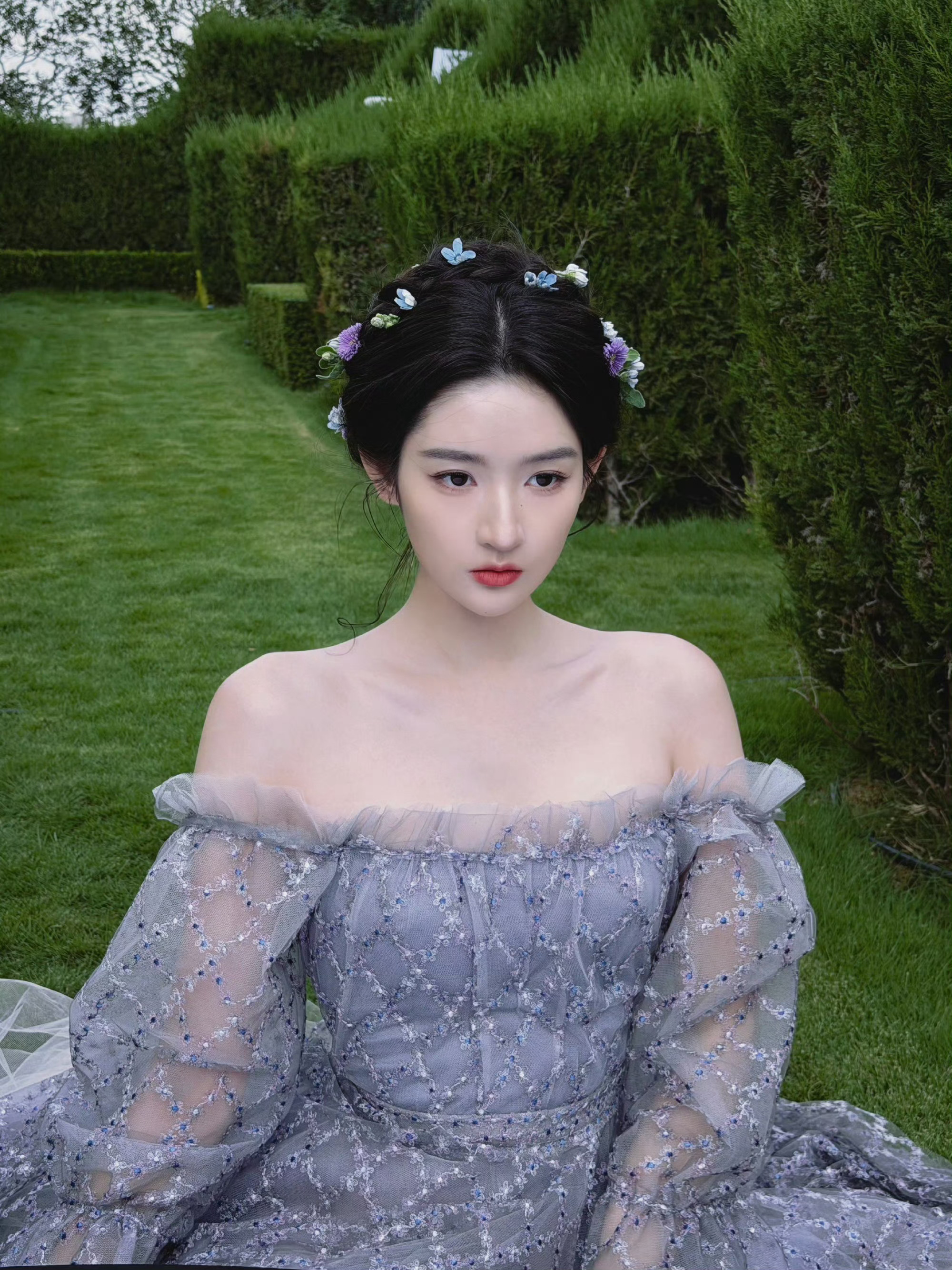 王玉雯 花仙子更新VOGUE花絮图[爱慕]花仙子一般的我们王姐[拜托]闺蜜你再加