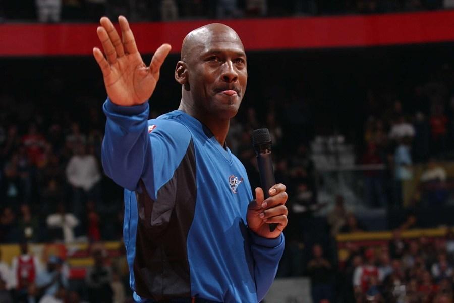 詹姆斯连续21年入选全明星首发纪录终结 竞技体育还是很务实的，各方都没给常务副山