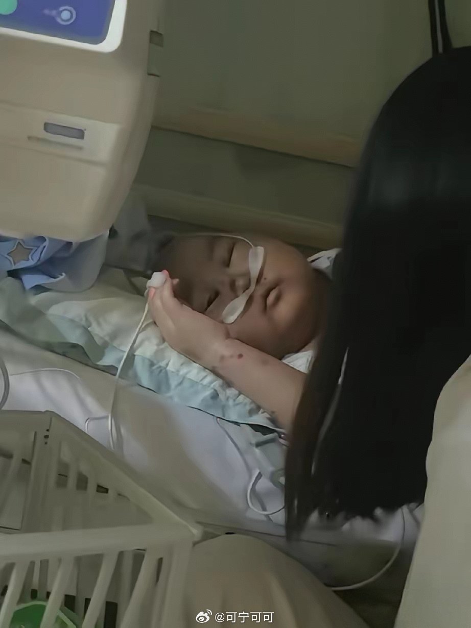 刚刚刷到豪豪视频，泪流满面他妈妈说：大家勿念，豪豪不疼了。想到之前刷到豪豪生病前