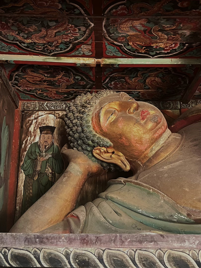 山西运城绛县太阴寺金代木雕卧佛，卧佛长4米，高1.5米，是我国今存最早、最大、保