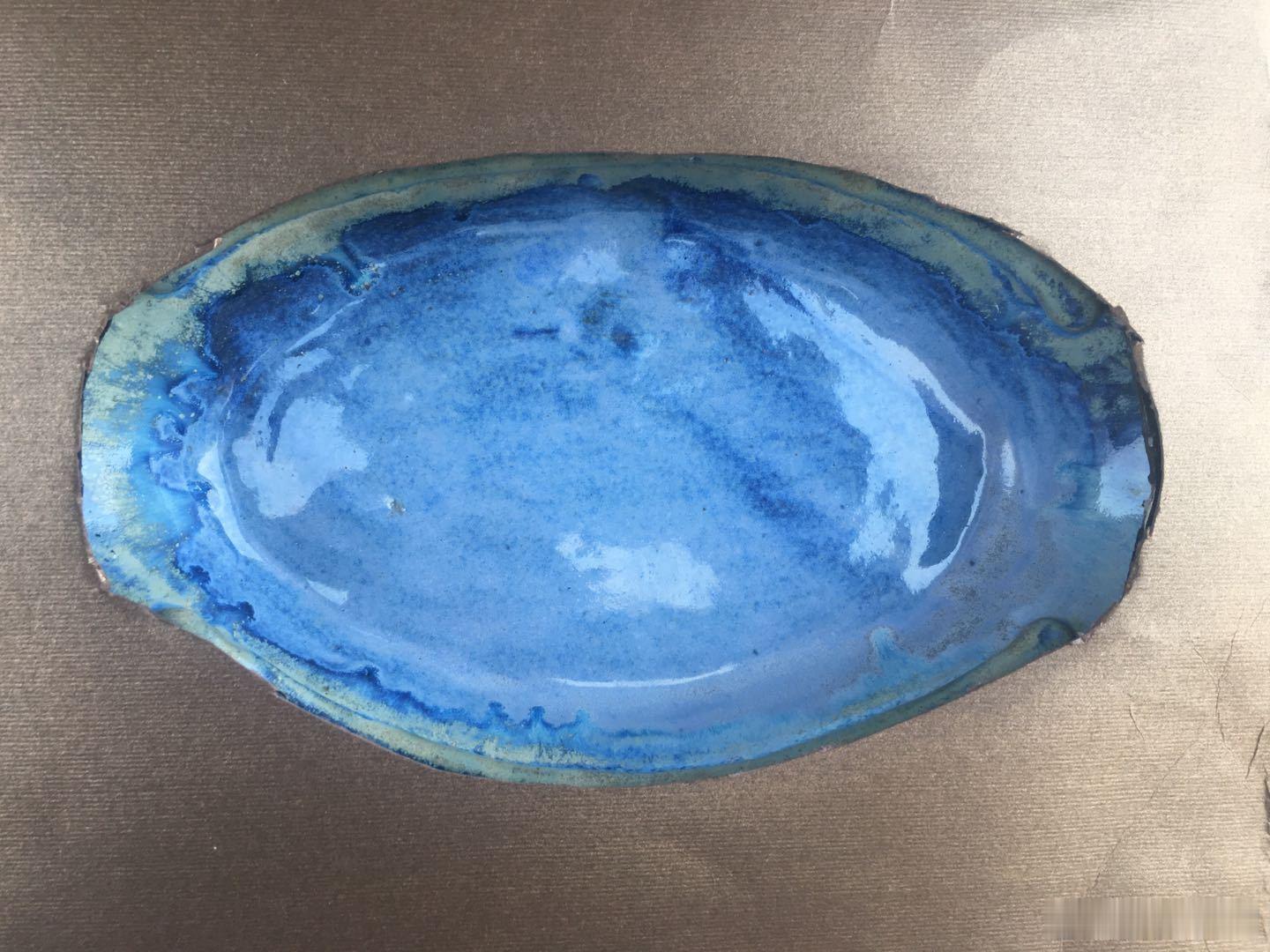 每周鉴赏收藏精品之北宋钧窑窑变釉盘        我们今天从这个角度来鉴赏本件北