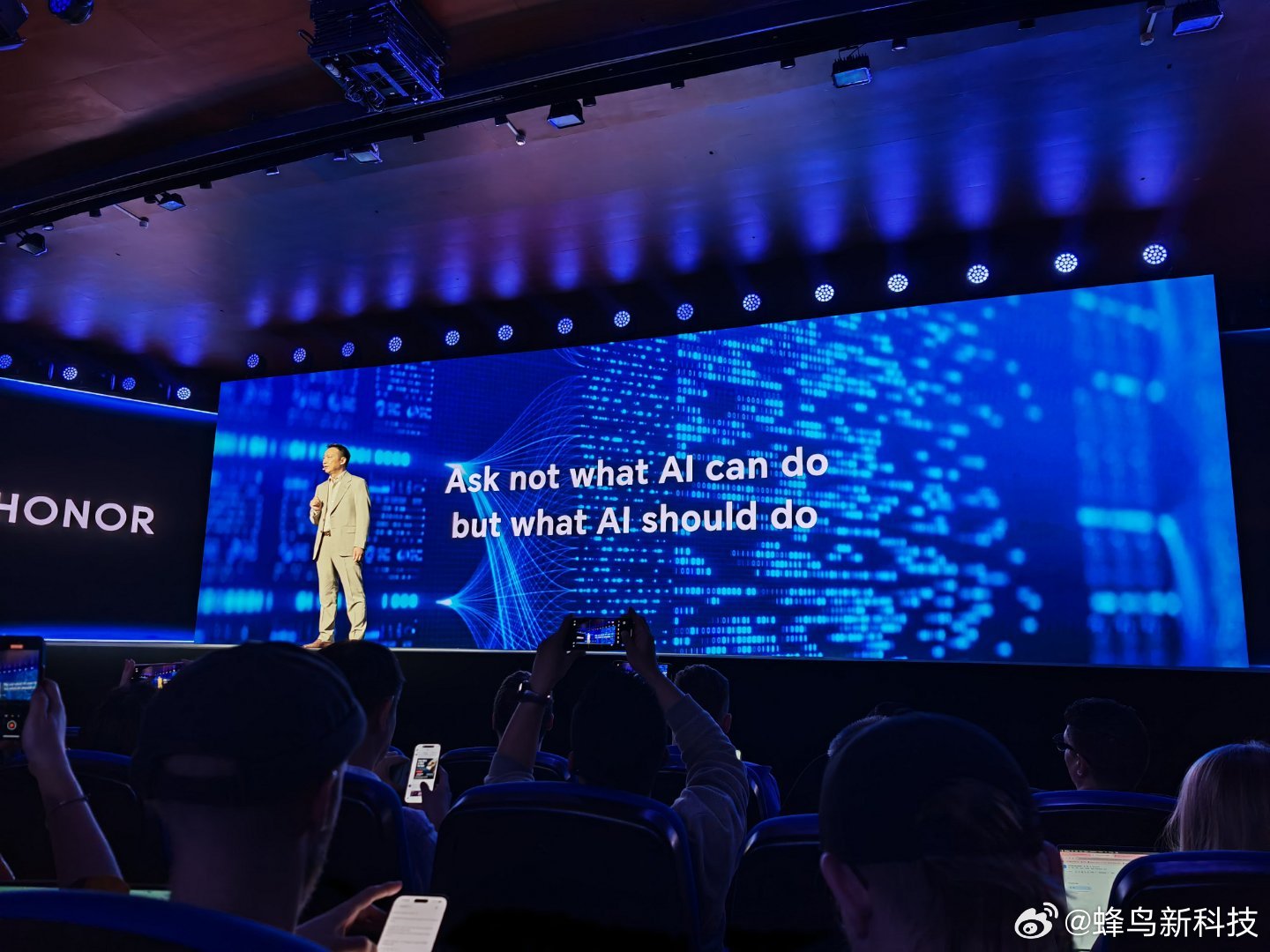 mwc2026 荣耀在下一盘大棋，从手机到AI手机再到机器人，智能的边界进一步扩