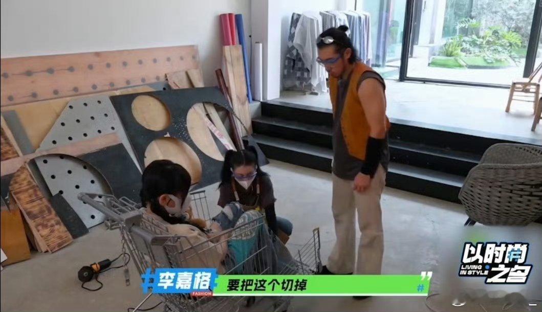#李嘉格上综艺圆电焊梦#  李嘉格圆梦电焊的部分也超有趣，看着她从不熟悉到慢慢上