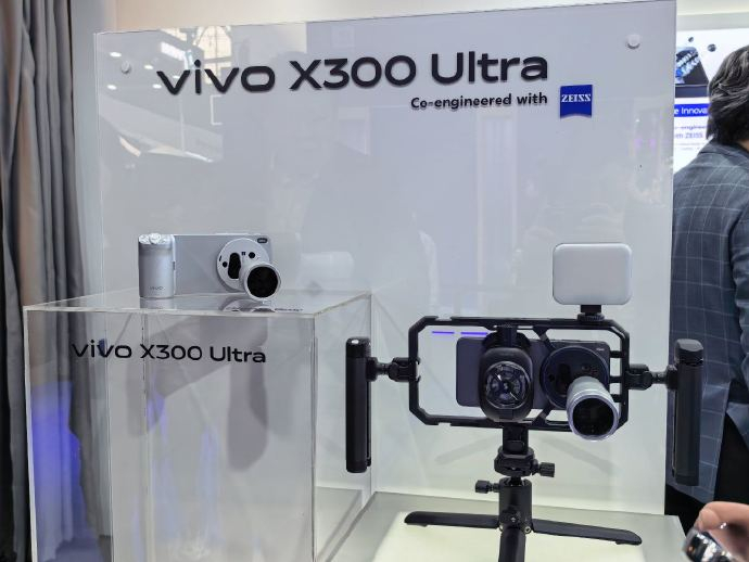 【解码时刻】我发现身边越来越多人拿起手机拍视频，有人记录生活，有人搞创作。viv