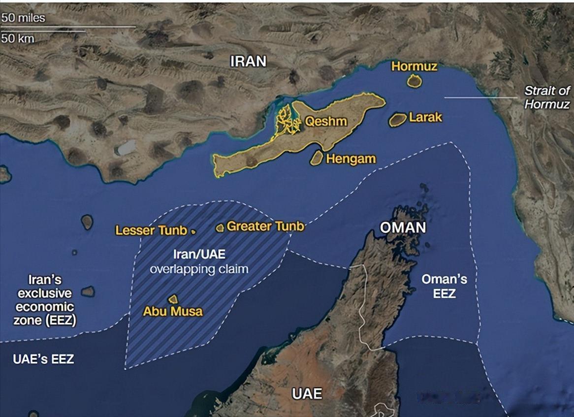 伊朗法尔斯通讯社报道，一艘受制裁的伊朗超级油轮今晨穿越霍尔木兹海峡，在定位设备开