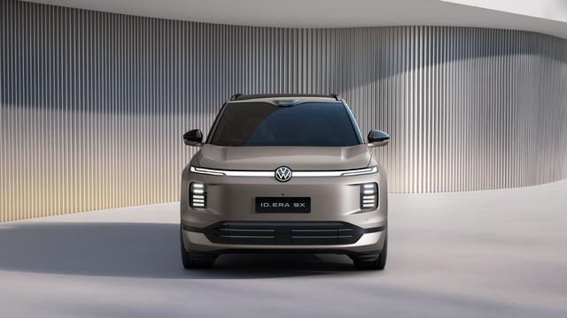 上汽大众发布旗下全新大型SUV——ID.ERA 9X的内饰图片。该车前排搭载双联
