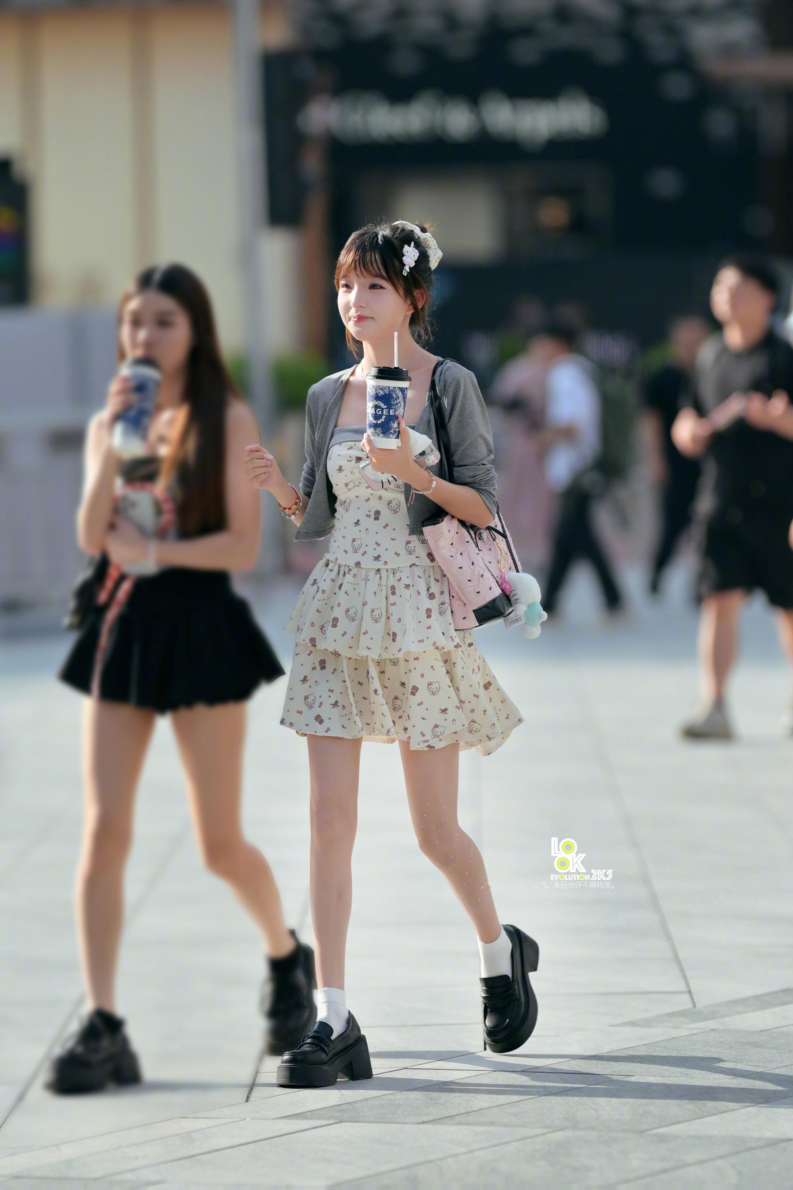 小姐姐有点甜 ​​​