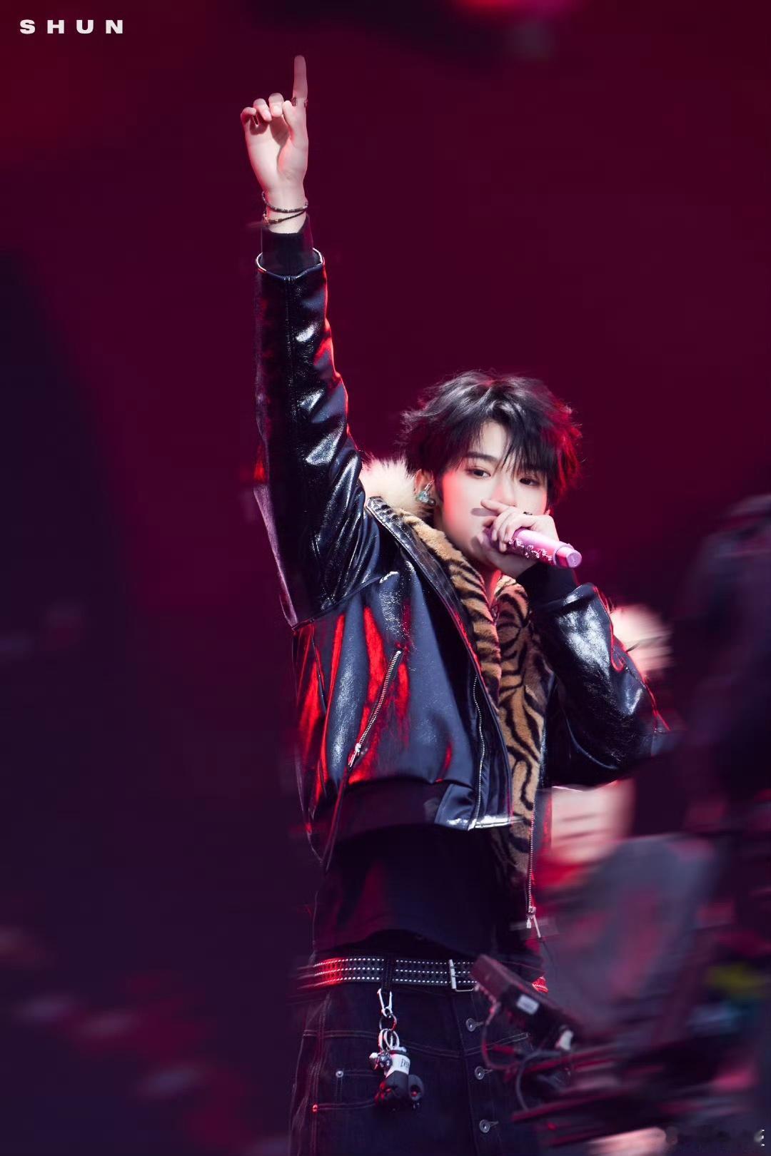 娱乐[超话]张峻豪cashincashout张峻豪新歌cashincashout