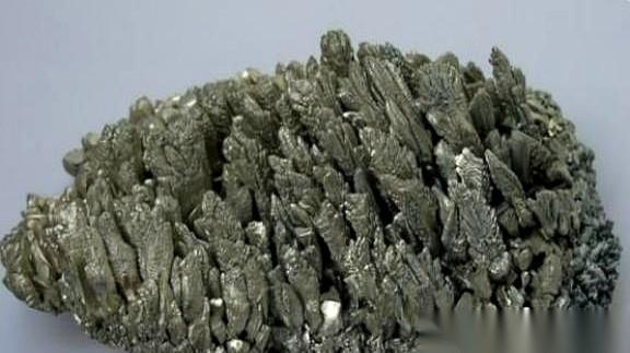 我跟你说个事儿，你可能都不信。
陕西一个你地图上拿放大镜都得找半天的小县城，叫府