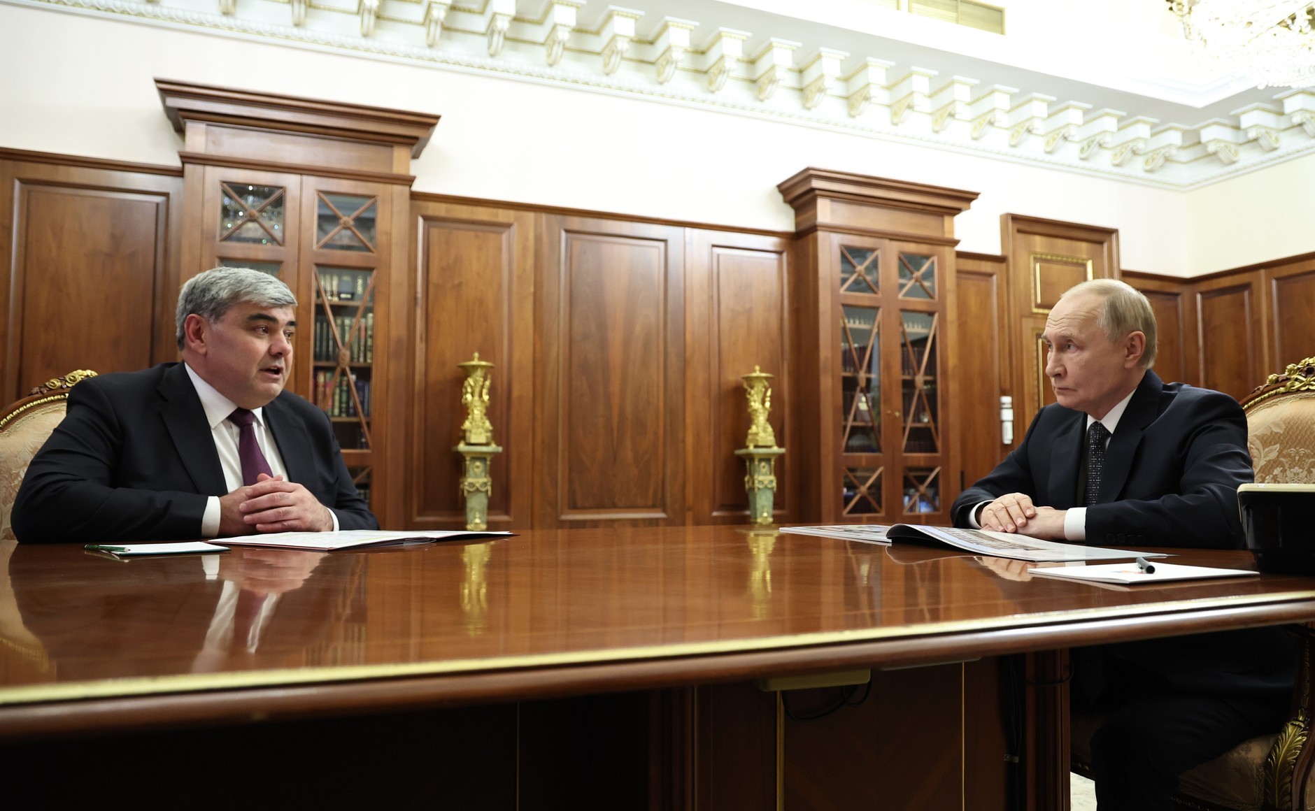 瓦洛佳小朋友  与卡巴尔达-巴尔卡尔共和国领导人卡兹别克·科科夫的工作会晤弗拉基