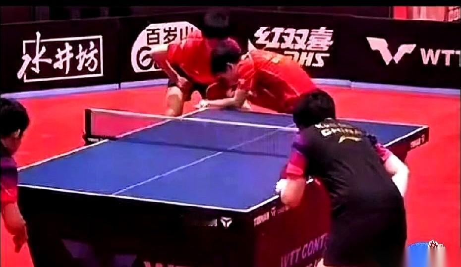 我好像……终于看懂了。
看了一晚上球，突然就跟打通了任督二脉一样，一下子就明白了