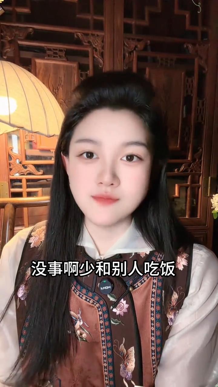 没事尽可能少交朋友。
没事少和别人吃饭，少和别人说话，没事少交朋友，尽可能的自己
