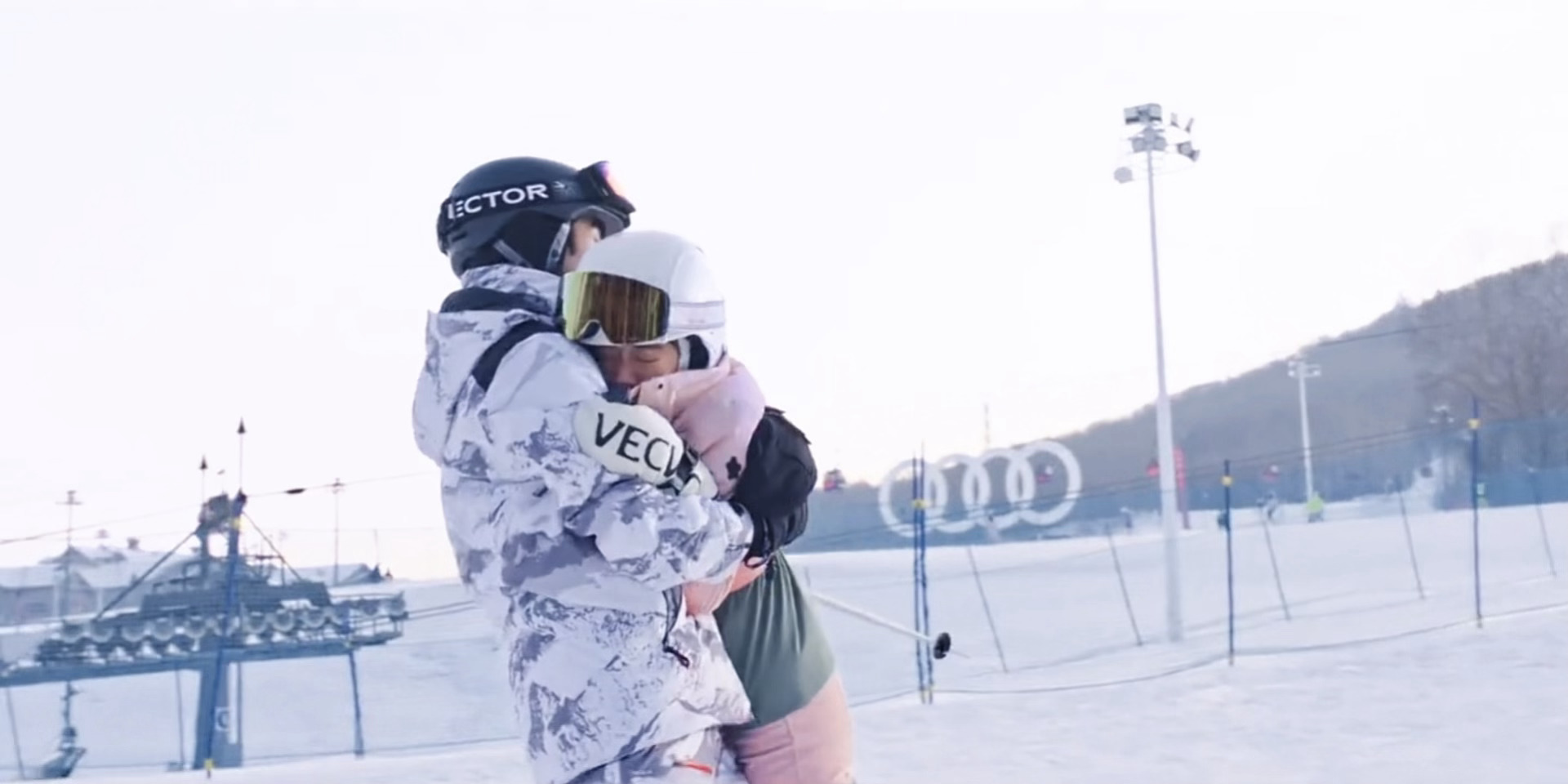 不好意思，没有保持苹果肌扁平的义务！！雪场戏真是给我们林屿森爽到了！！骄阳似我雪