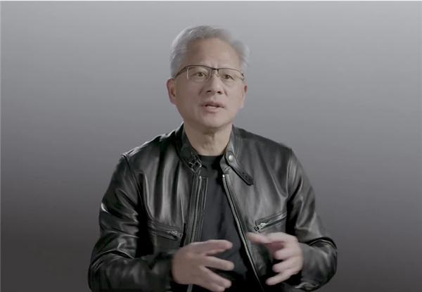 【黄仁勋：美国不该封禁中国开源AI模型】日前，英伟达首席执行官黄仁勋表示，美国无