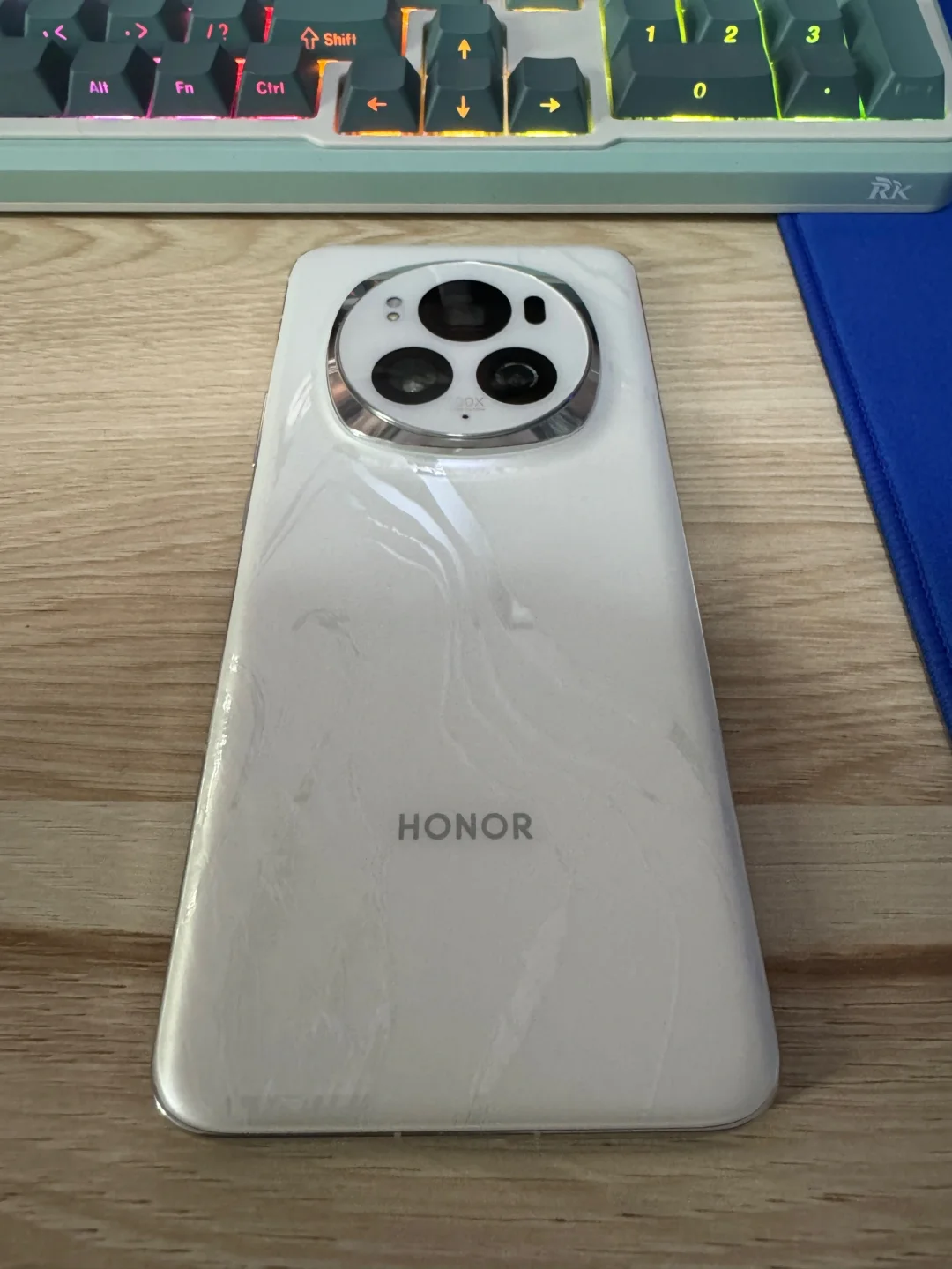 荣耀手机就凭这一点值得我吹爆它，3D结构光解锁，我敢说几门凡是用前置单摄手机的，...