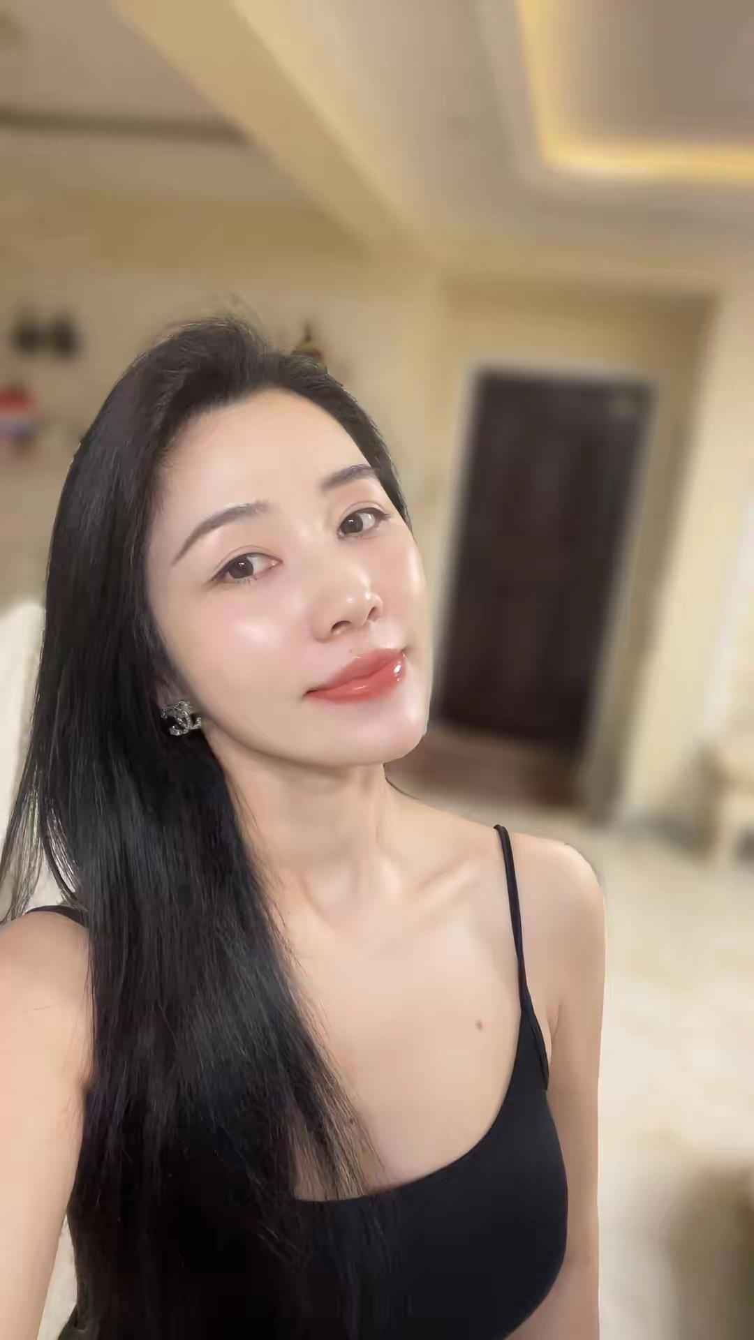 别把自己困在舒适区，真正的成长都发生在圈外。勇敢尝试，不怕犯错，每一次突破都是新