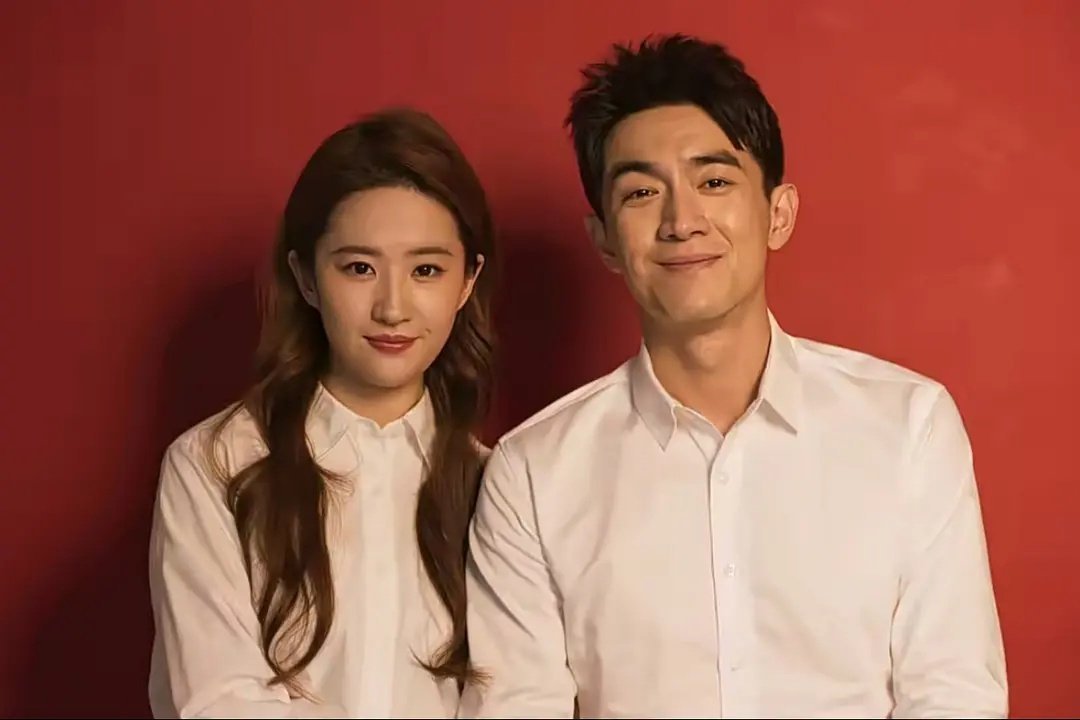 刘亦菲林更新这个结婚照年龄感都快要溢出屏幕了 ​​​